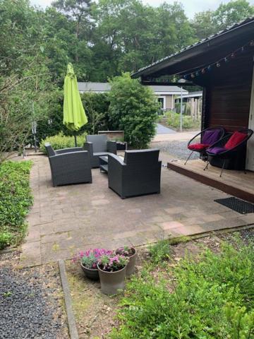 Sfeervolle Blokhut Op De Veluwe Op Recreatiepark Topparken In Beekbergen Met Vrije Tuin En Eigen Parkeerplaats Extérieur photo